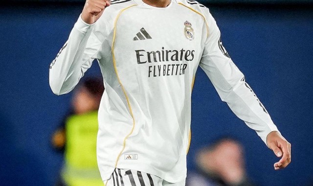 开云体育网页版登录入口-豪门悲喜夜！皇马2-0登顶，姆巴佩双响！利物浦2-3掉队，曼城2-0