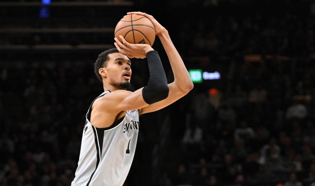 全是三分对飚~马刺雄鹿第三节外线接连发炮 文班迎射特纳打停雄鹿