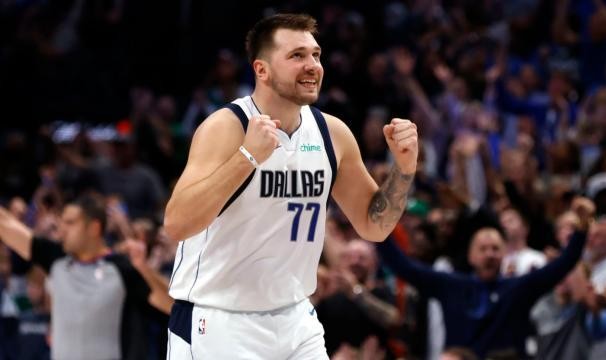 复出首战轰下36分13助攻 东契奇接棒欧文带队连胜