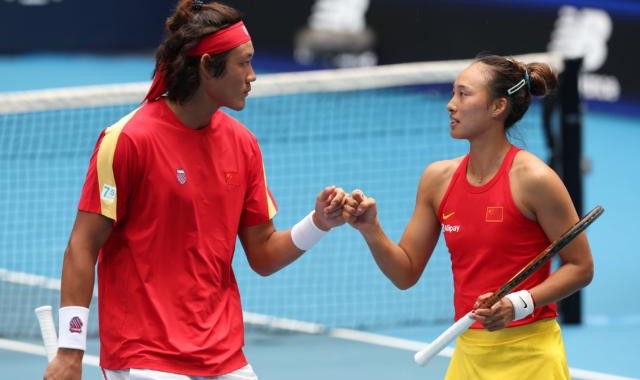 开云体育app下载-张之臻郑钦文齐胜强敌 联合杯中国队首秀击败捷克