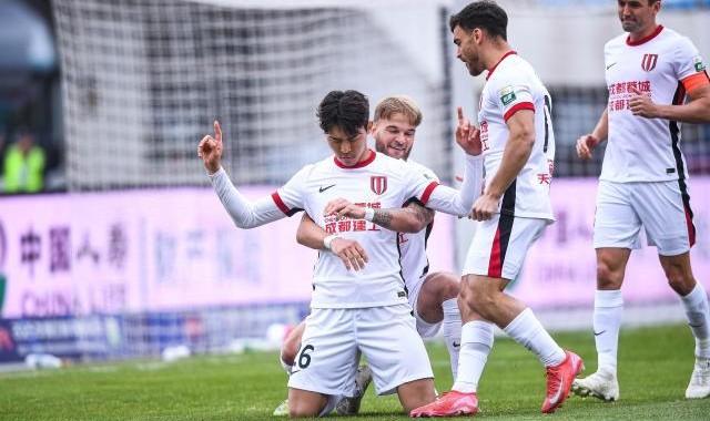 开云体育app下载-【中超】元敏诚反戈韦世豪破门 蓉城客场2比1亚泰